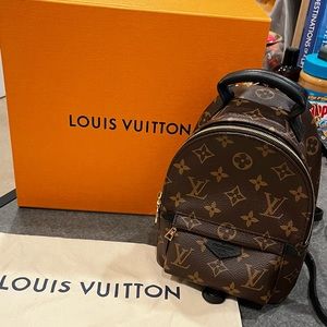 🔥🔥🔥100% Authentic LOUIS VUITTON
Monogram Palm Springs Backpack Mini